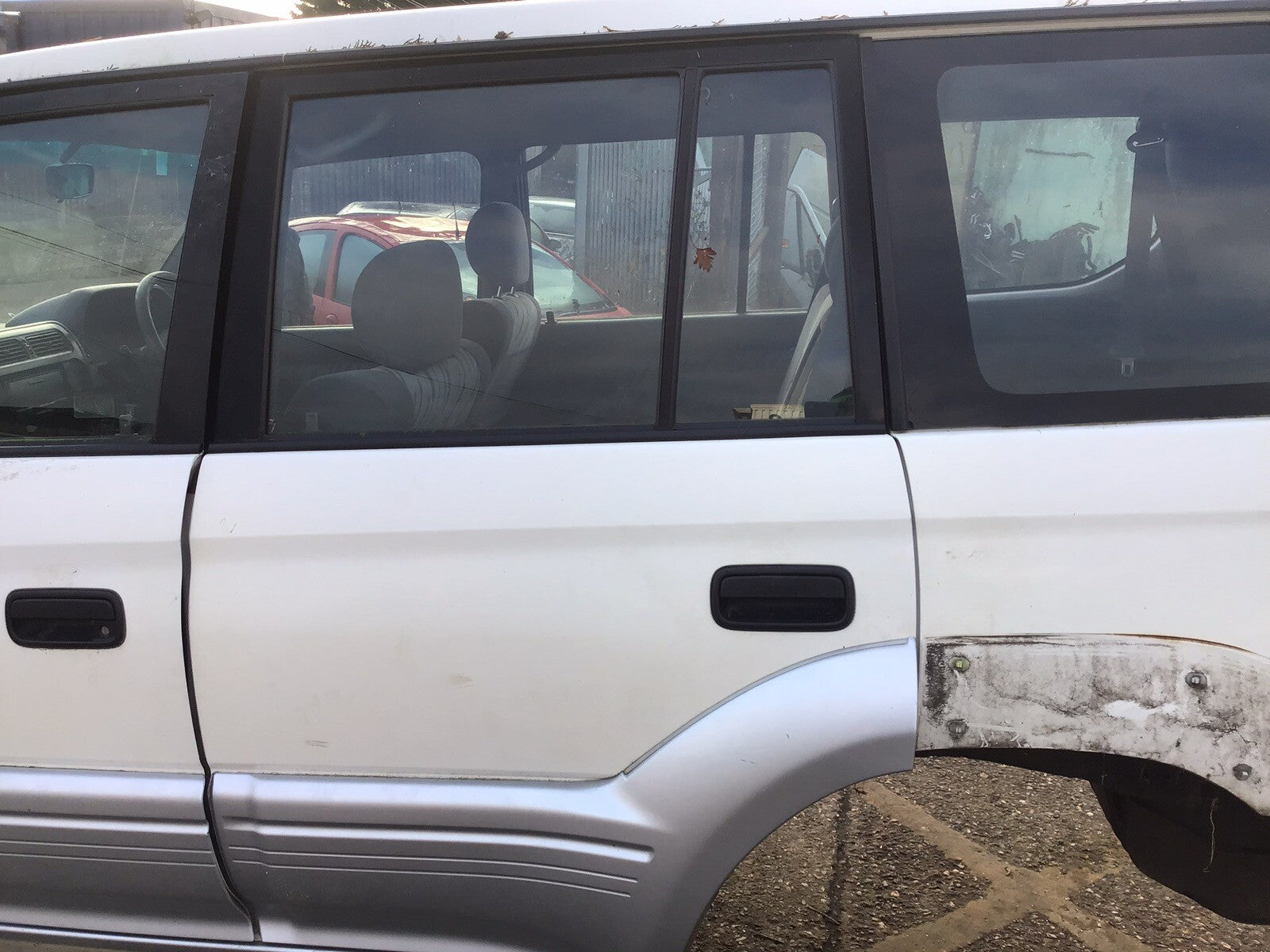 TOYOTA LANDCRUISER COLORADO PASSENGER SIDE N/S REAR DOOR WHITE 1996 20021