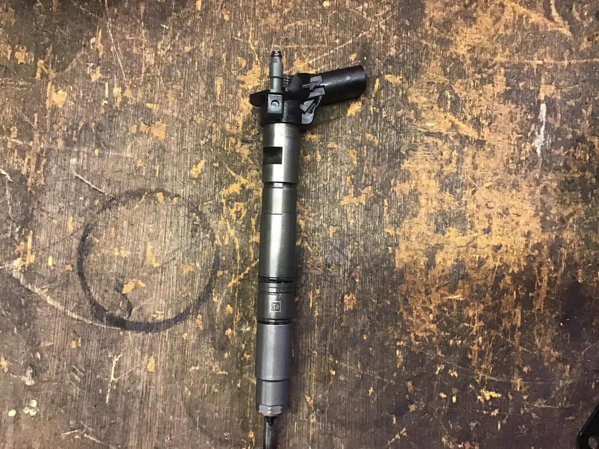 VOLKSWAGEN AUDI 2.0 TDI DIESEL FUEL INJECTOR 03L130277 0445116030 2009 20128
