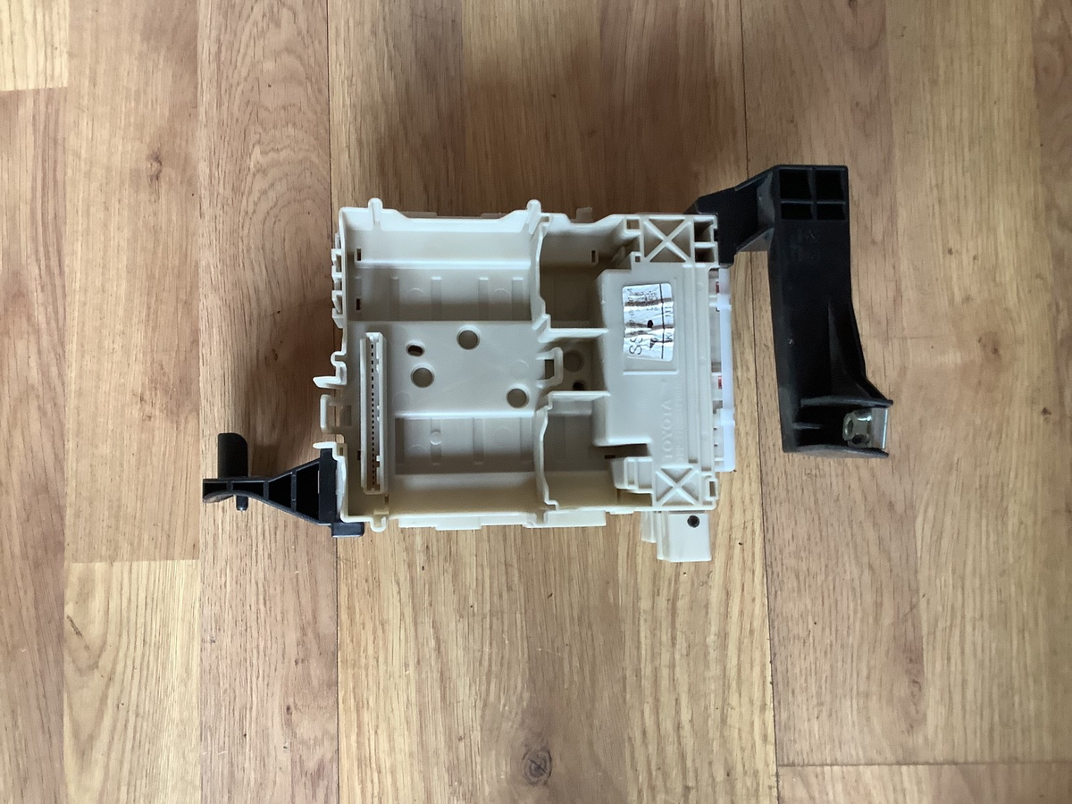 TOYOTA AYGO PEUGEOT 108 CITROEN C1 FUSE BOX BCM 82730 0H030 A 2015 20220