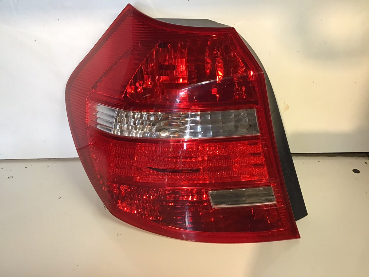 BMW 1 SERIES PASSENGER'S SIDE N/S REAR LIGHT 2007 20125