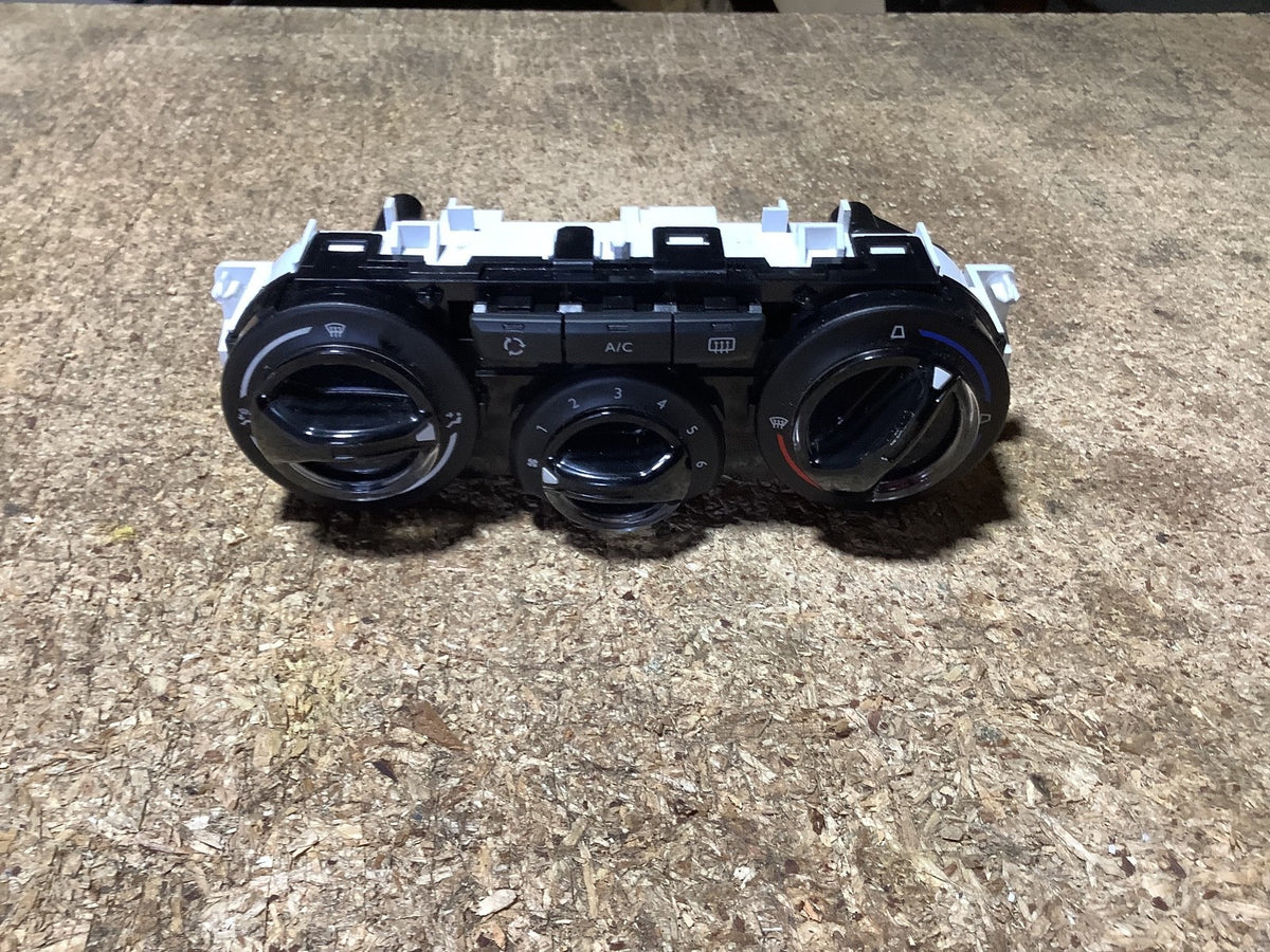 PEUGEOT 208 HEATER CLIMATE CONTROL UNIT SWITCH E1063071 2013 20182