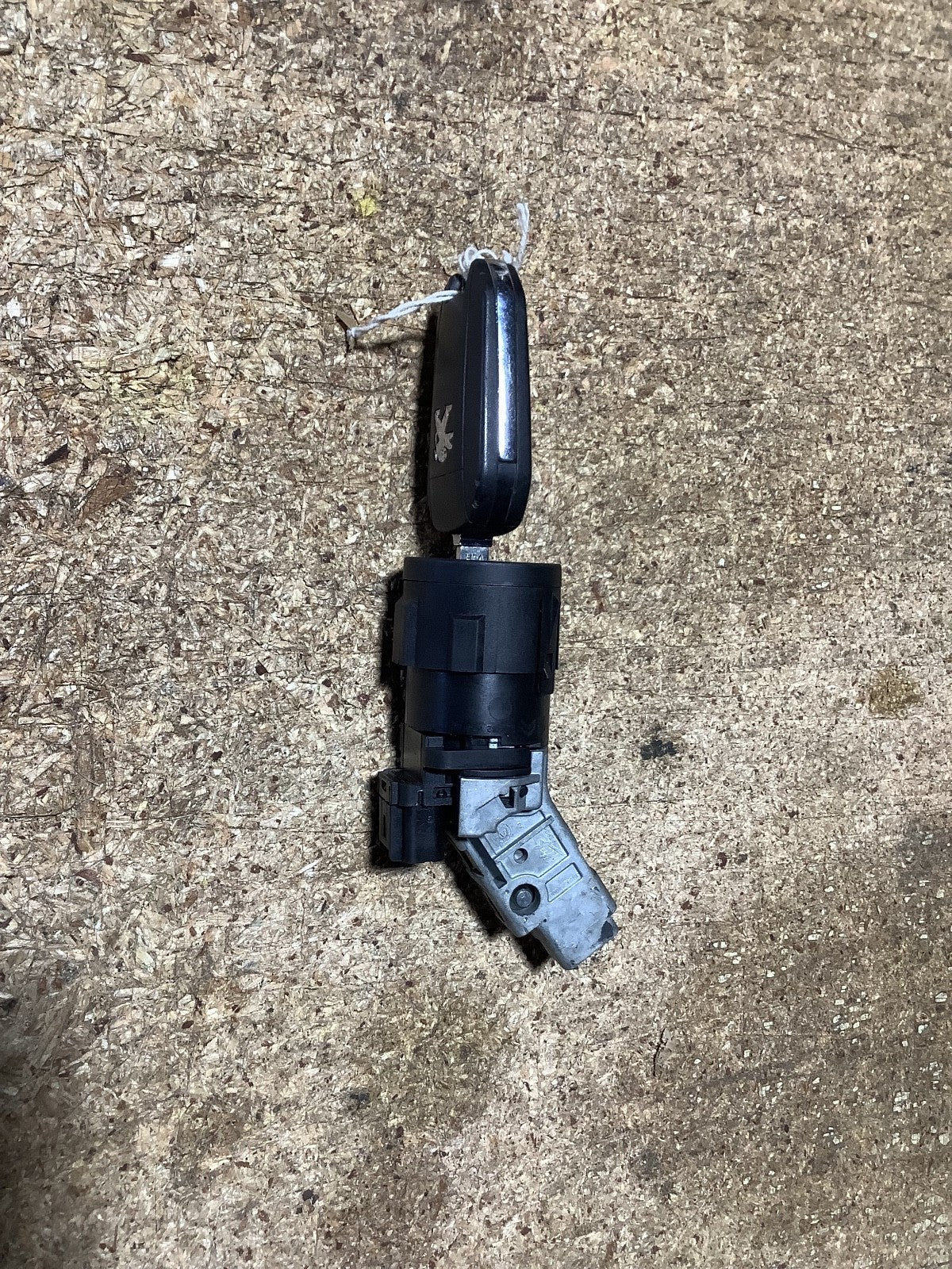 PEUGEOT 208 IGNITION BARREL LOCK AND KEY 3854600 2013 20185