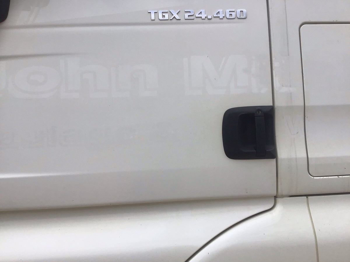 MAN TGX 24.460 PASSENGER SIDE N/S DOOR IN WHITE WITHOUT MIRROR 2016 20195