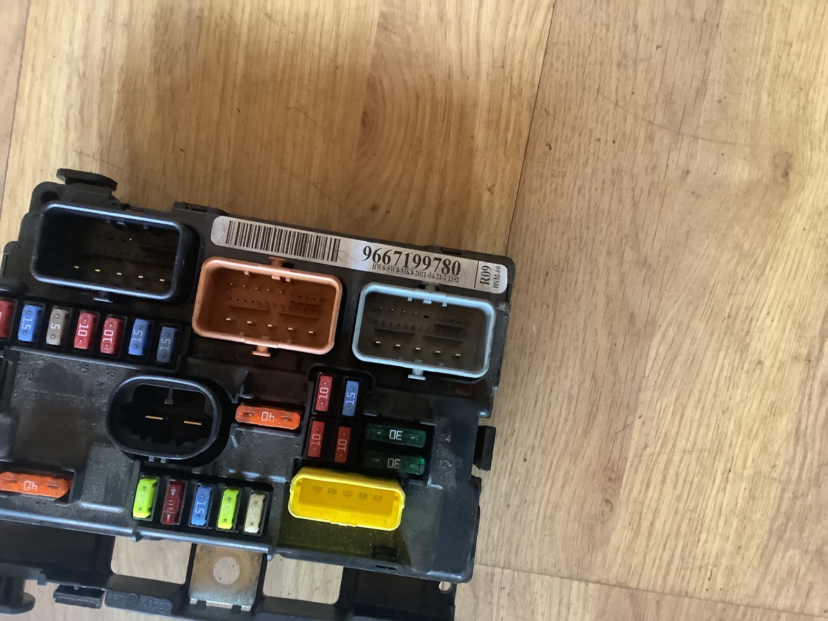PEUGEOT CITROEN UNDER BONNET FUSE BOX BSM 9667199780 2006 20126