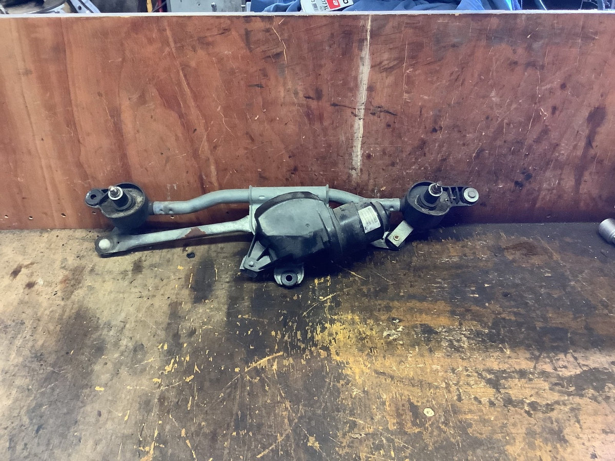 SUZUKI SPLASH FRONT WIPER MOTOR AND LINKAGE 38100 51K01 2008 20141
