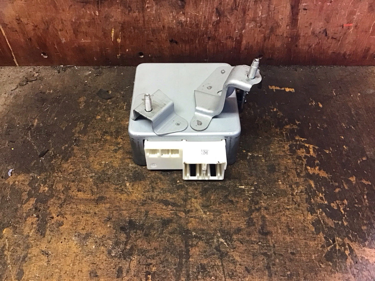 TOYOTA YARIS MK2 POWER STEERING ECU MODULE 89650 0D120 2006 201110