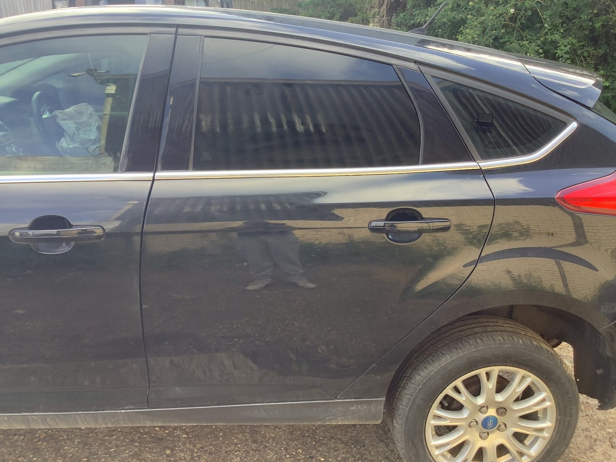 FORD FOCUS MK3 PASSENGER'S SIDE N/S REAR  DOOR PANTHER BLACK METALLIC 2011 20186