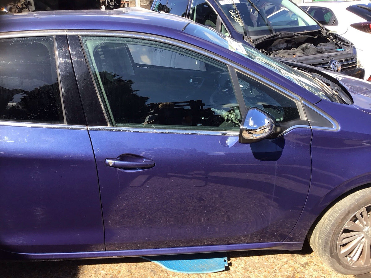 PEUGEOT 208 DRIVERS SIDE DOOR  VIRTUAL BLUE KUC  5 DOOR MODEL 2012 20182