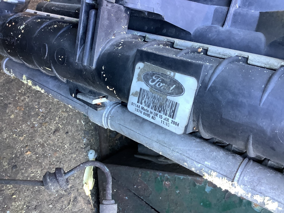 FORD MONDEO MK3 2.0 PETROL AUTO RADIATOR PACK COOLANT RAD 1S7H 8005 AD 01 20084