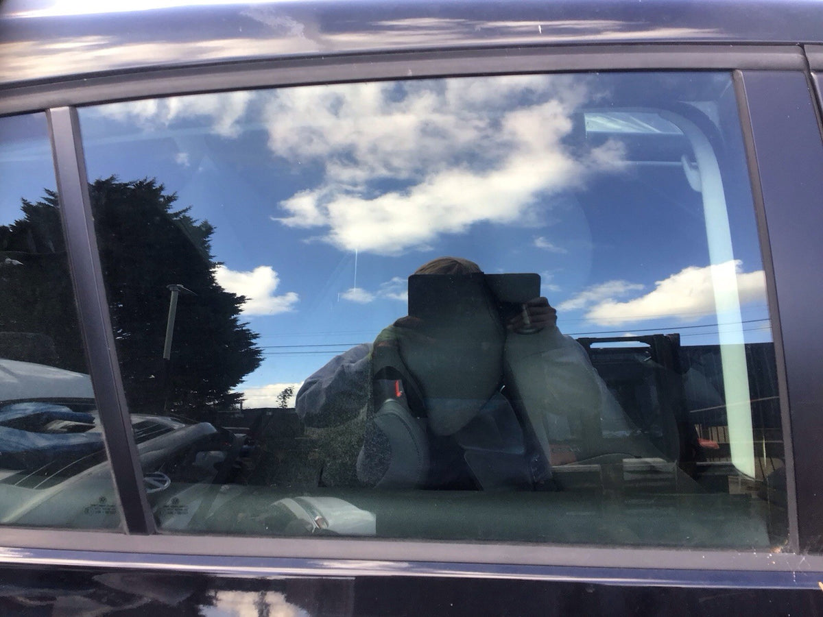 VOLKSWAGEN GOLF MK5 DRIVER SIDE O/S REAR WINDOW GLASS 5 DOOR 2004 20082