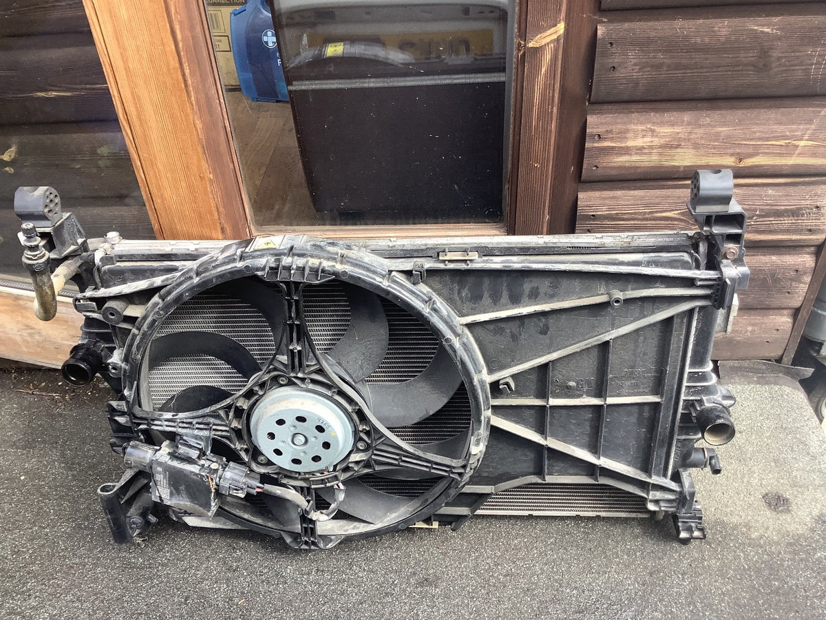 VAUXHALL CORSA E 1.4 PETROL AUTOMATIC RADIATOR PACK COWLING 8C8441000 2015 20197