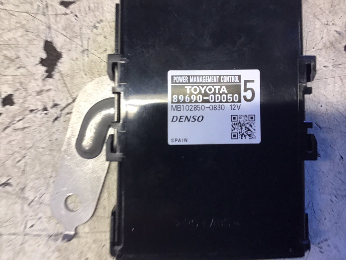 TOYOTA YARIS MK3 PETROL POWER MANAGMENT CONTROL ECU MODULE 89690 0D050 2012 20170