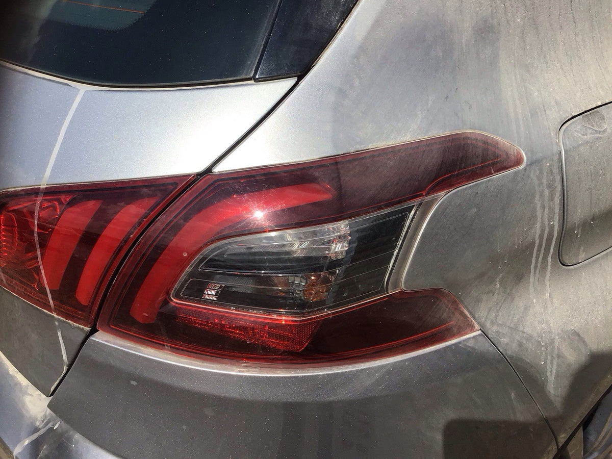 PEUGEOT 308 DRIVER'S SIDE O/S REAR LIGHT 2013 20193