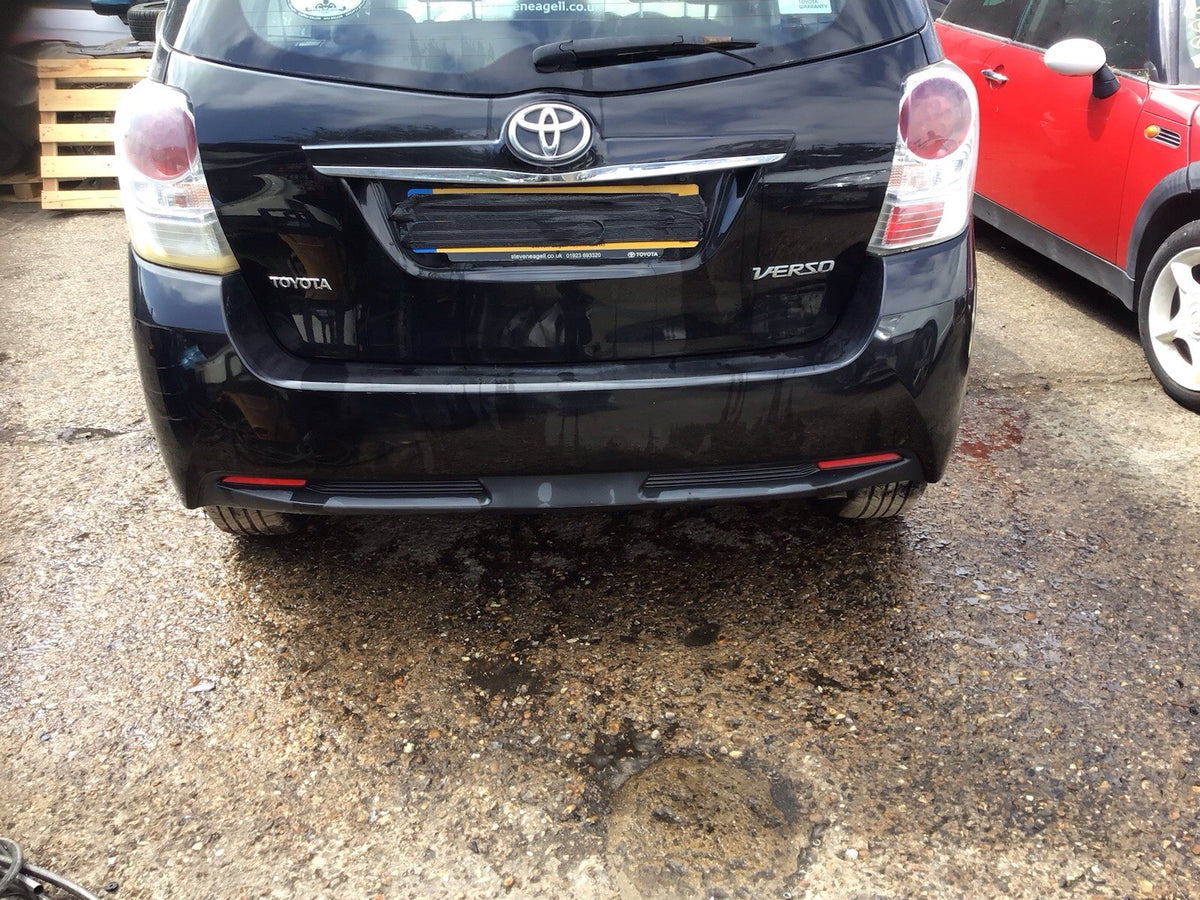TOYOTA VERSO REAR BUMPER IN ECLIPSE BLACK CODE 209 2013 20182