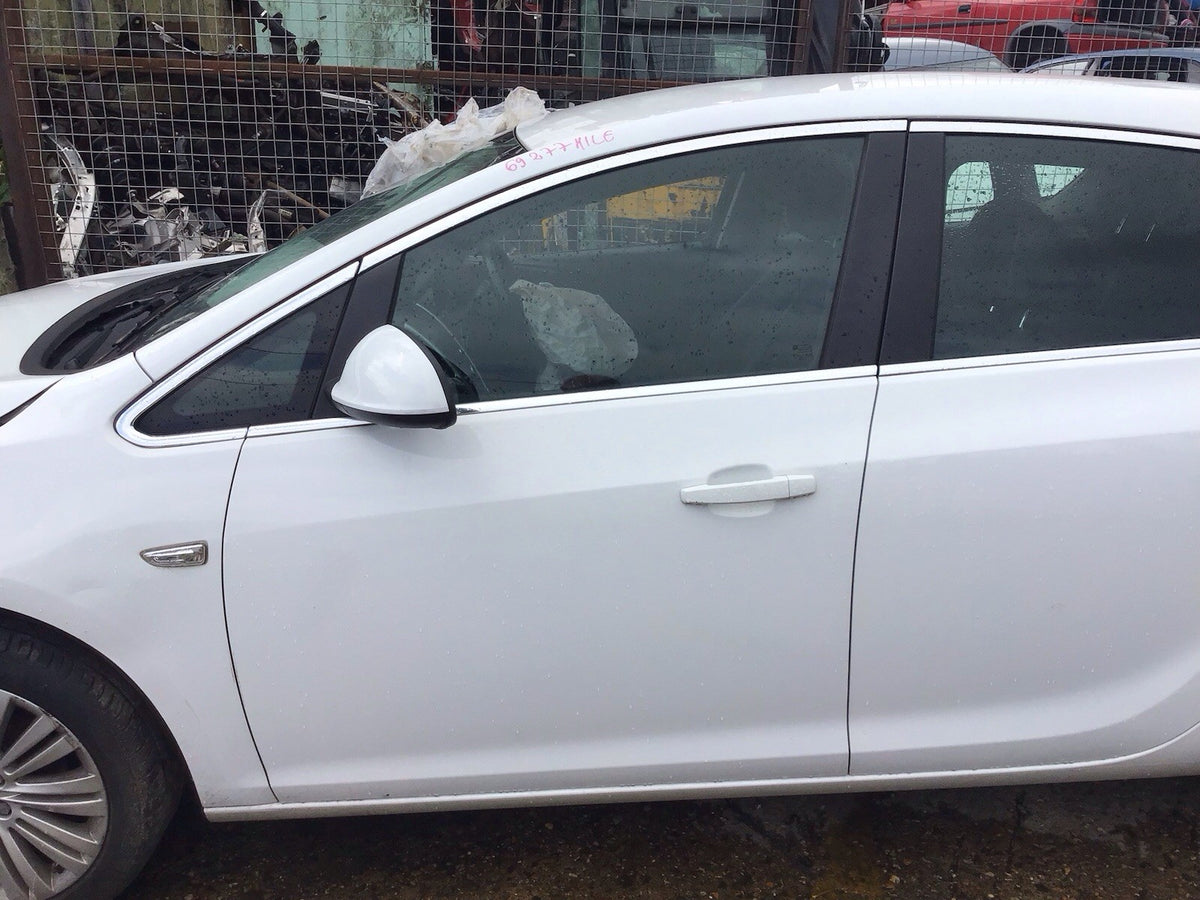 VAUXHALL ASTRA J PASSENGER'S SIDE N/S FRONT DOOR SUMMIT WHITE Z40R 2010 20142