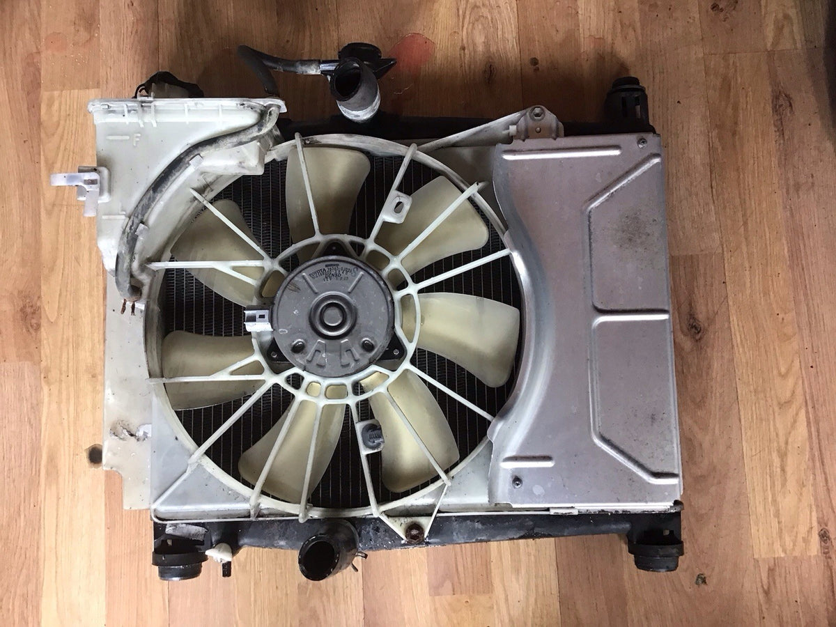 TOYOTA YARIS MK3 1.3 PETROL COMPLETE RADIATOR FAN COOLING 2001 20064