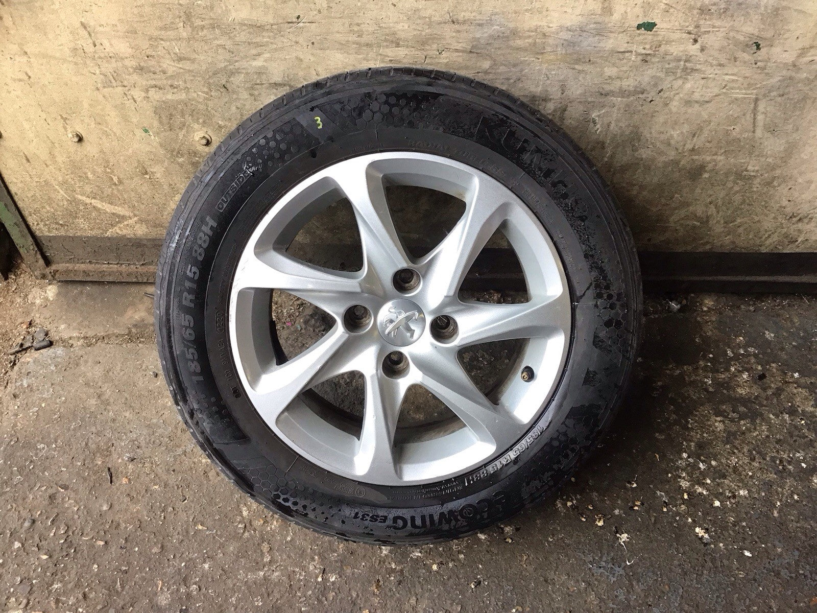 PEUGEOT 208 MK1 ALLOY WHEEL 15'' TYRE 185X65X15 9673773577 2012 20191