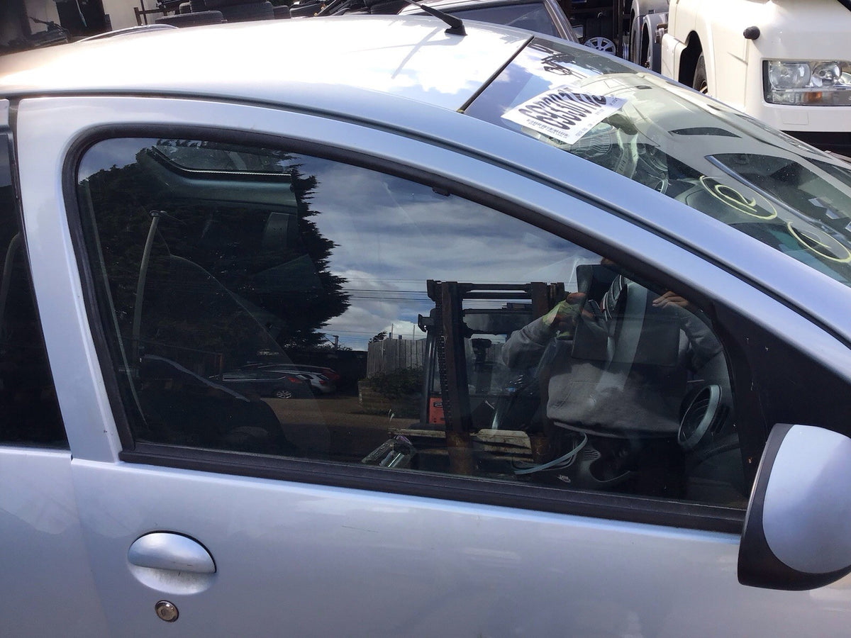TOYOTA AYGO MK1 DRIVER'S O/S SIDE FRONT WINDOW GLASS WINDOW 5 DOOR 2005 20145