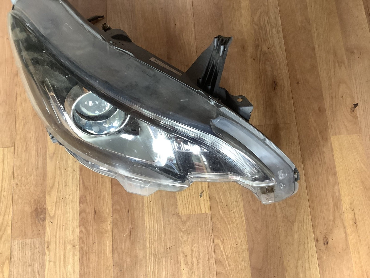 PEUGEOT 108 DRIVER'S SIDE HEADLIGHT 81110 0H160 DAMAGED 2015 20213