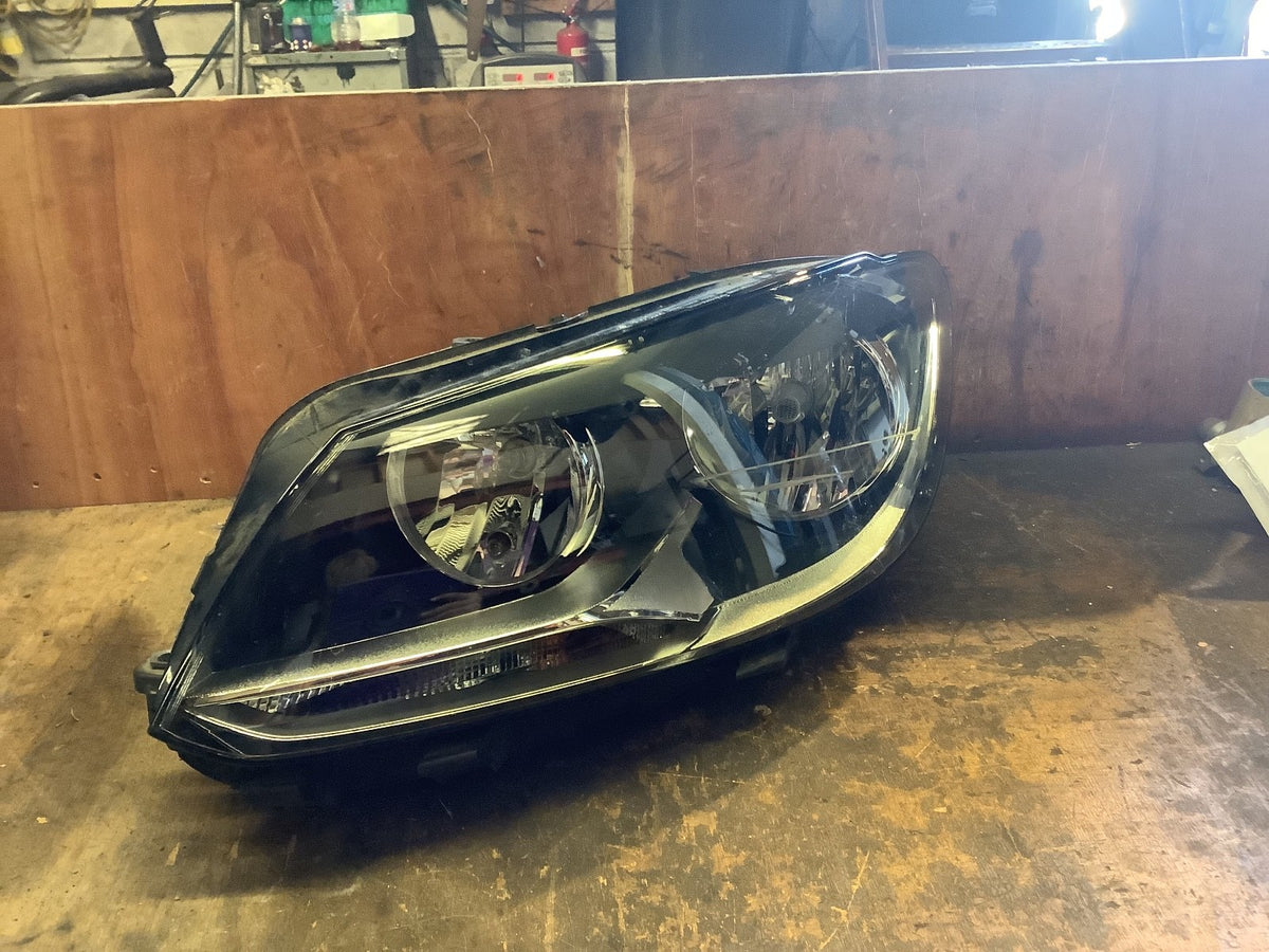 VOLKSWAGEN TOURAN MK2 HEADLIGHT PASSENGERS SIDE N/S 1T2941005H 2010 20151