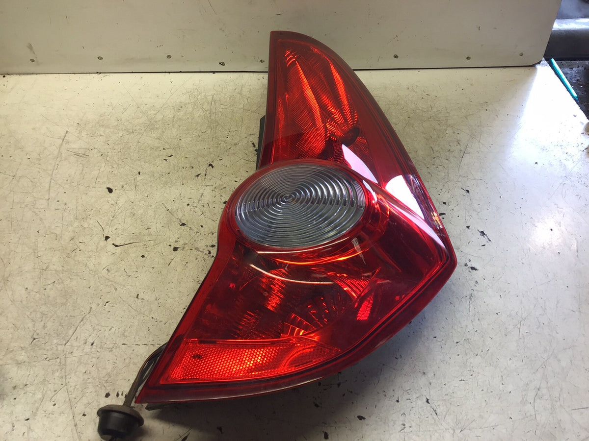 SUZUKI SPLASH/ VAUXHALL AGILA O/S DRIVERS REAR LIGHT 2008 20142