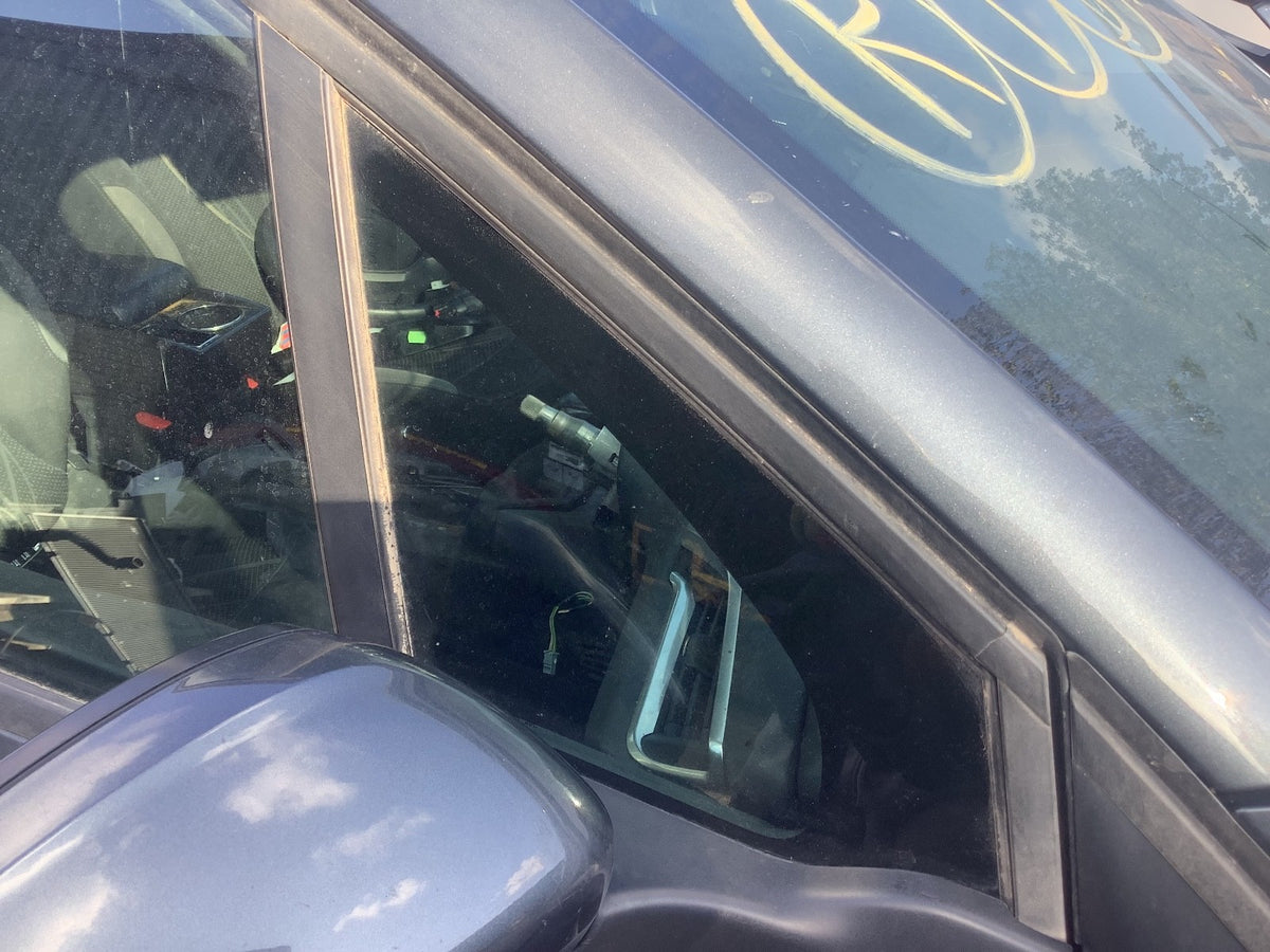 PEUGEOT 208 DRIVER'S O/S SIDE FRONT QUATER WINDOW GLASS 2012 20182
