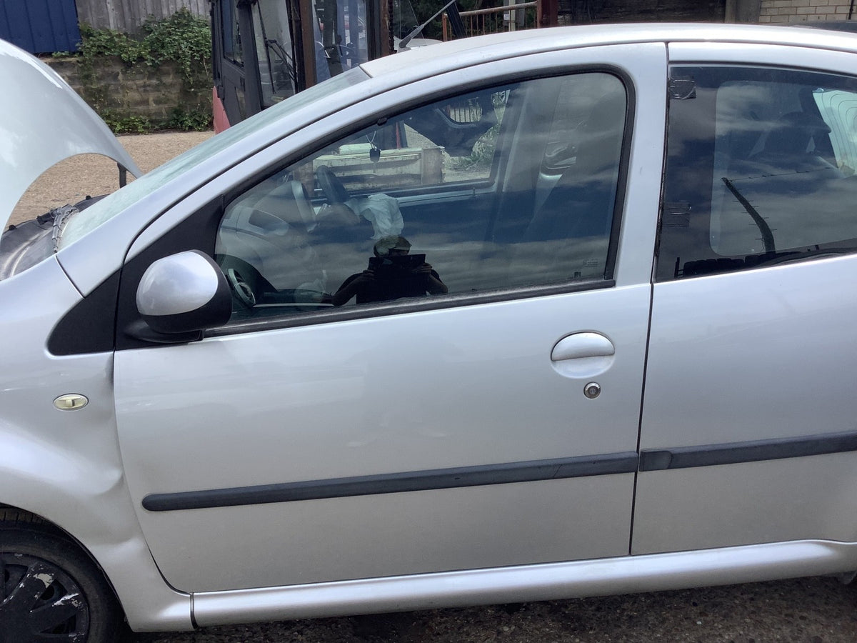 PEUGEOT 107 PASSENGERS SIDE N/S DOOR GRIS GALLIUM PAINT CODE KTB 2005 20144