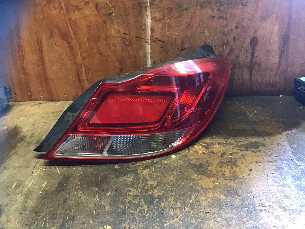 VAUXHALL INSIGNIA MK1 DRIVER'S SIDE O/S REAR LIGHT 2008 20132