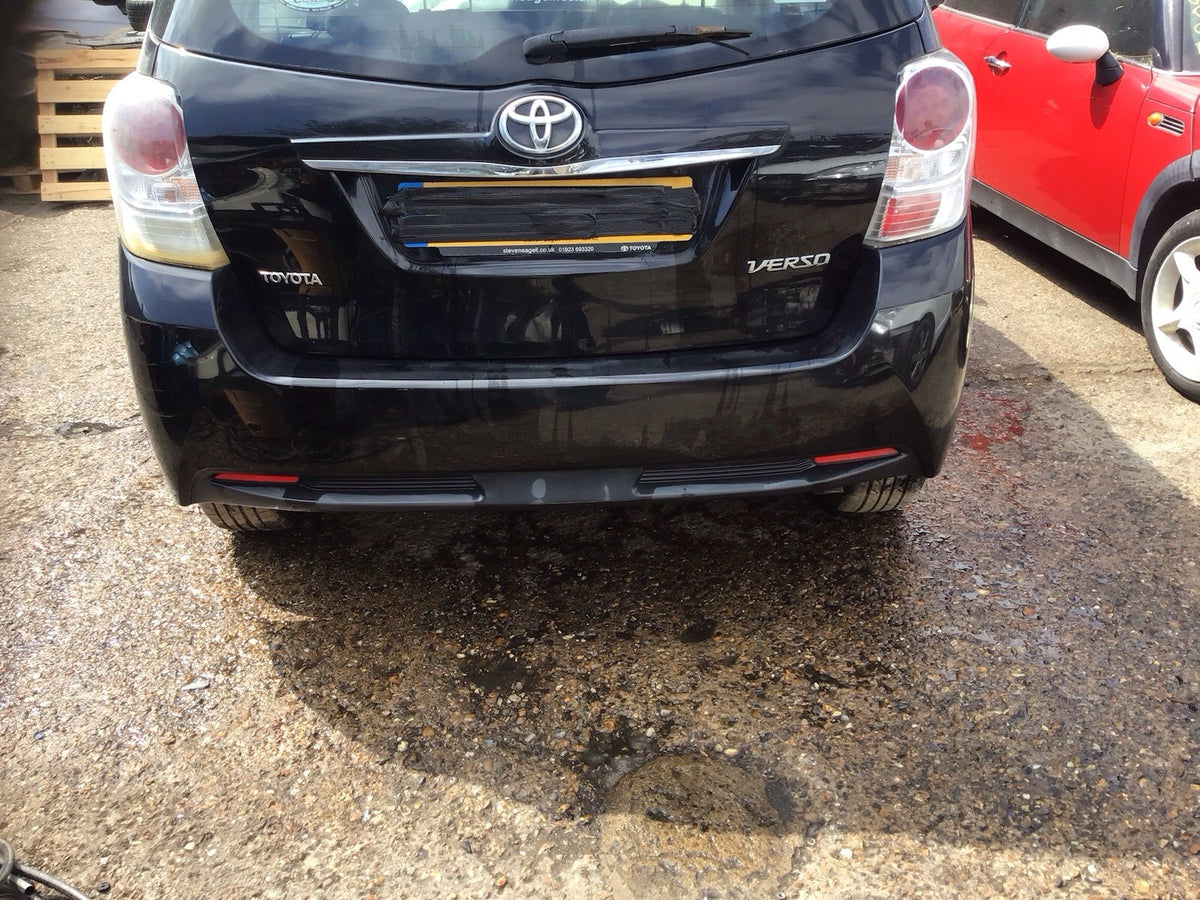 TOYOTA VERSO REAR BUMPER IN ECLIPSE BLACK CODE 209 2013 20181