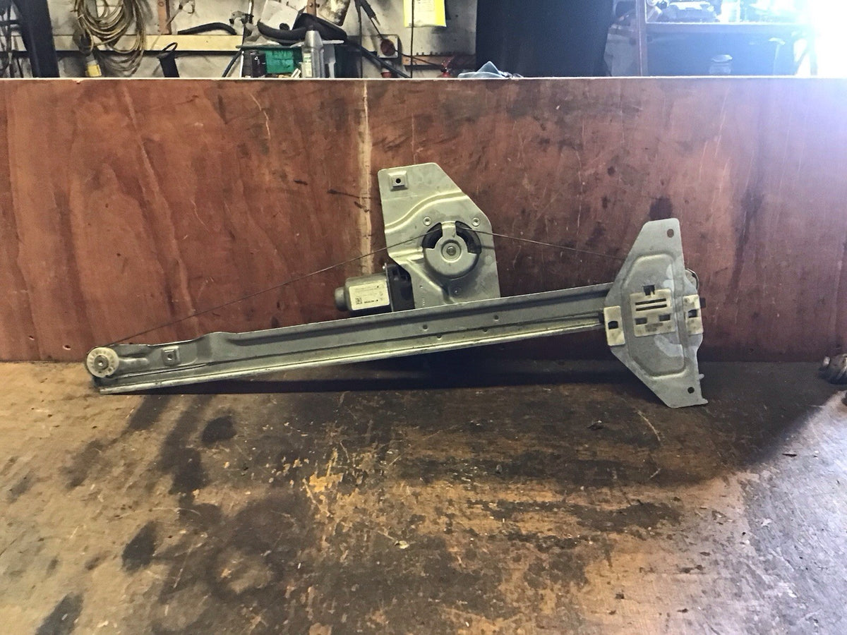 PEUGEOT PARTNER PASSENGERS SIDE FRONT WINDOW MOTOR REGULATOR 430106C0  2010 20165