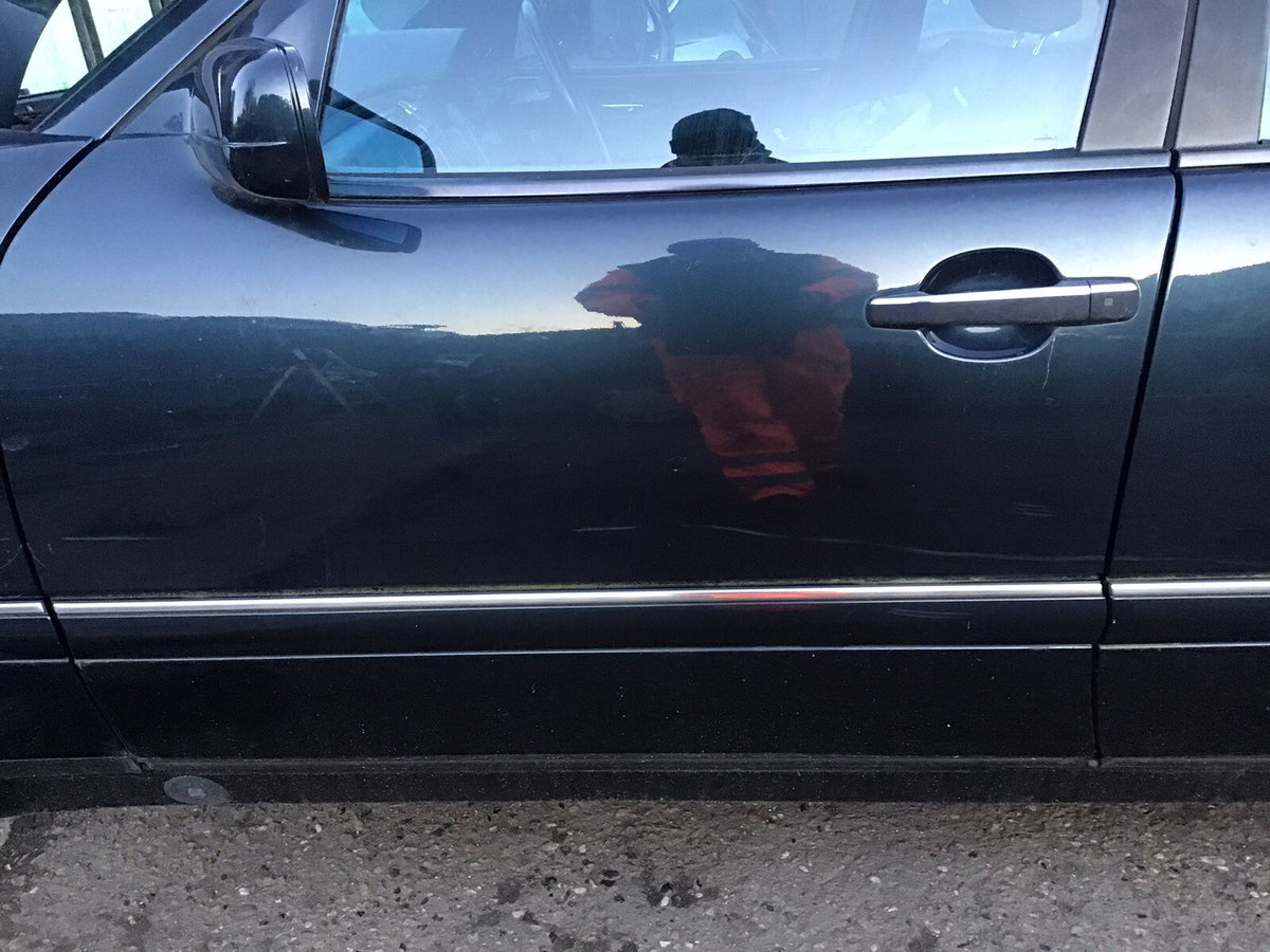 MERCEDES E CLASS W210 PASSENGER'S SIDE N/S/F FRONT DOOR SALOON 1996 20028