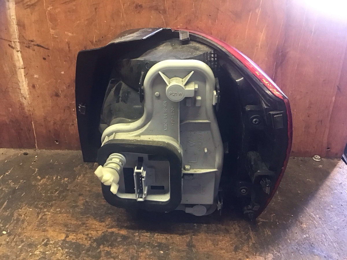 VOLKSWAGEN POLO 6R PASSENGERS SIDE N/S REAR LIGHT 6R0945257B 2009 20126
