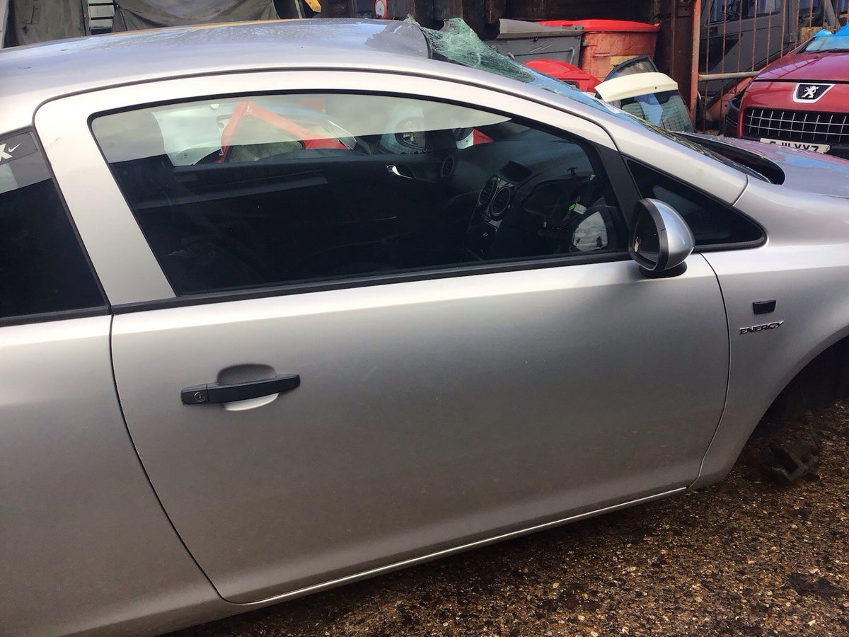 VAUXHALL CORSA D DRIVER'S SIDE O/S DOOR SILVER MATELLIC Z157 3 DOOR 2006 20142