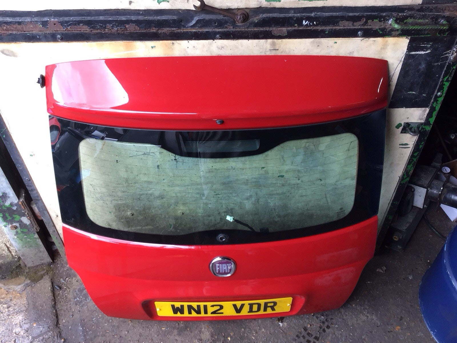 FIAT 500 TAILGATE IN ROSSO RED  PAINT CODE 111A  2008 20150