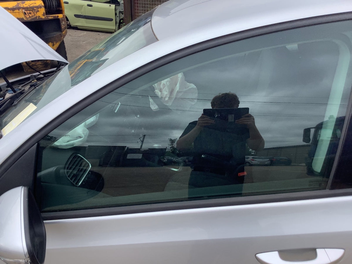 VOLKSWAGEN GOLF MK6 PASSENGER'S N/S SIDE FRONT DOOR WINDOW GLASS 5 DOOR 2009 122