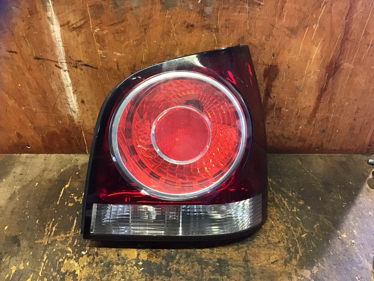 VOLKSWAGEN POLO 9N3 DRIVERS'S SIDE O/S REAR LIGHT REAR LIGHT CLUSTER 2005 20093