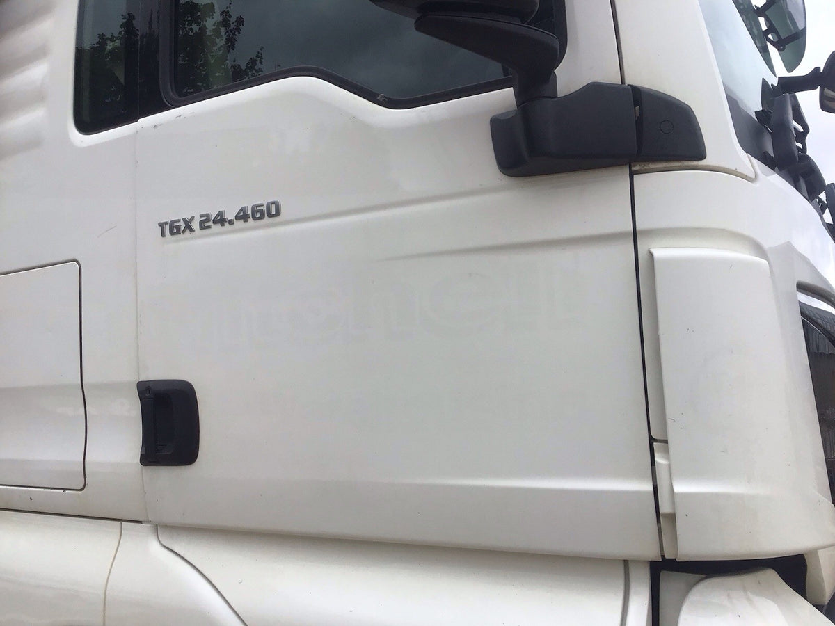 MAN TGX 24.460 DRIVER SIDE O/S DOOR IN WHITE WITHOUT MIRROR 2016 201910