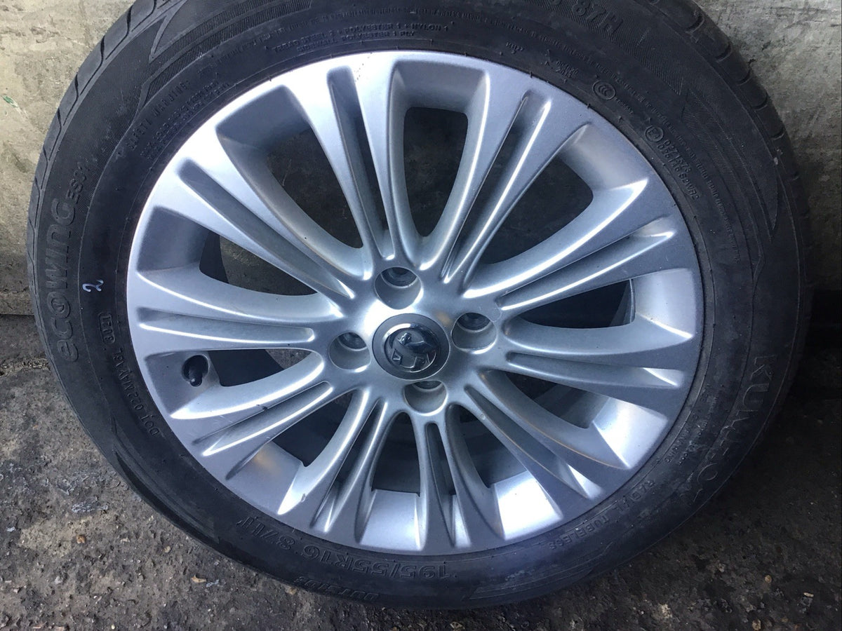 VAUXHALL CORSA ALLOY WHEEL 16'' 13298019 AND TYRE 195X55X16 2006 20143