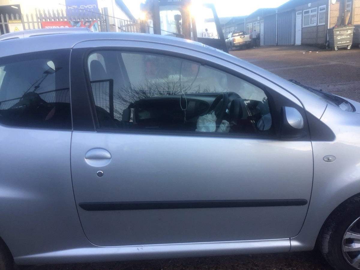 CITROEN C1 DRIVER SIDE O/S FRONT DOOR SILVER METALLIC KTB 3 DOOR 05 144
