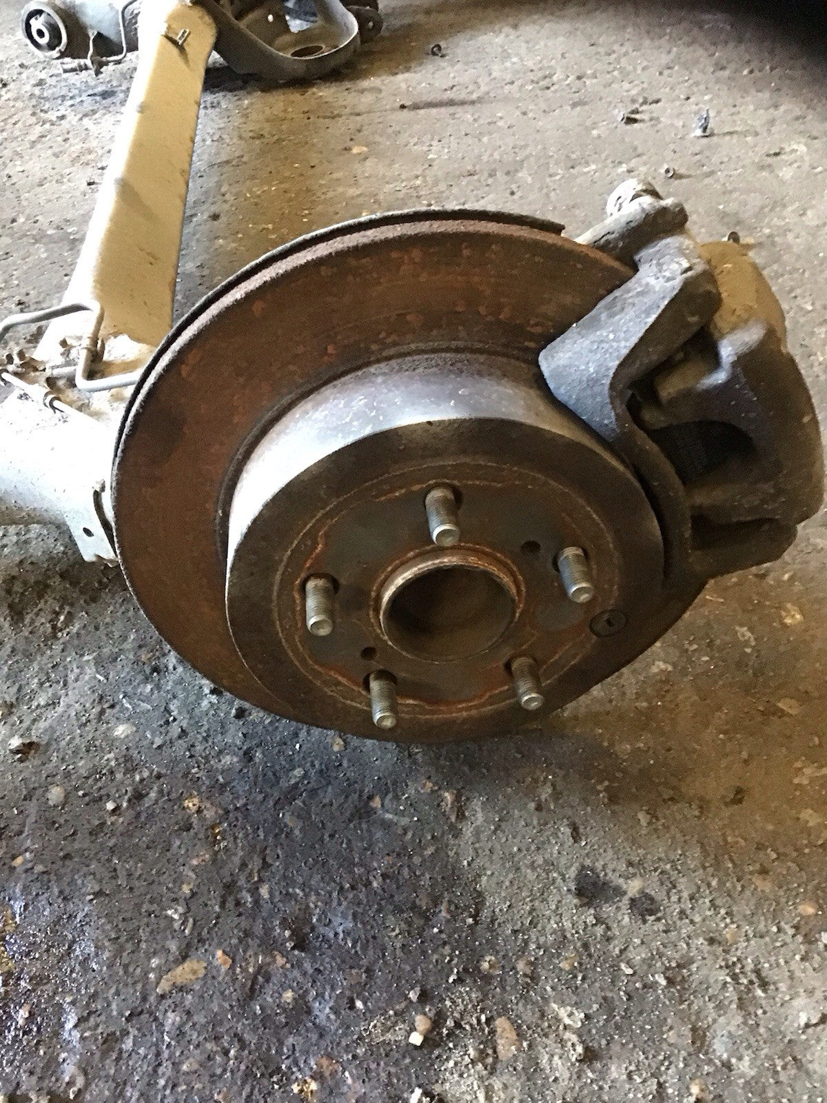 TOYOTA VERSO MK2 REAR AXLE BEAM DISC ABS 2013 201812