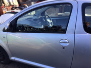 TOYOTA AYGO MK1 PASSENGER'S SIDE FRONT DOOR SATIN SILVER CODE 1E7 3 DOOR 2005 143