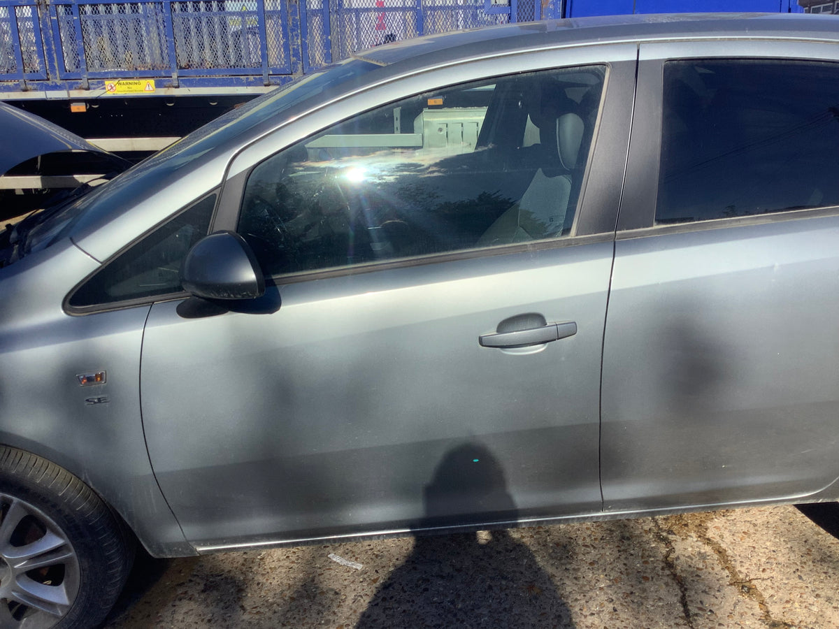 VAUXHALL CORSA D PASSENGERS SIDE N/S FRONT DOOR IN SILVER LAKE CODE Z179 2006-2014