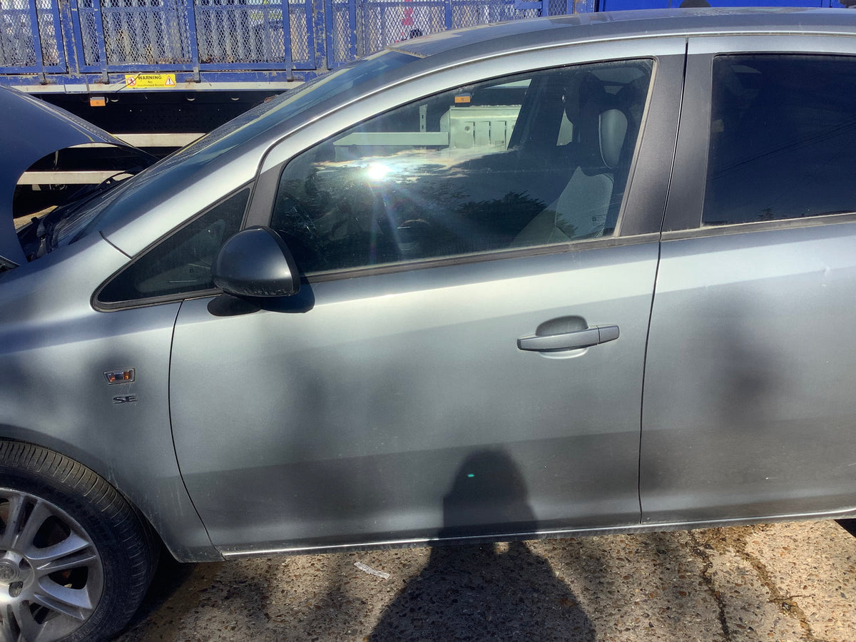 VAUXHALL CORSA D PASSENGERS SIDE N/S FRONT DOOR IN SILVER LAKE CODE Z179 2006-2014