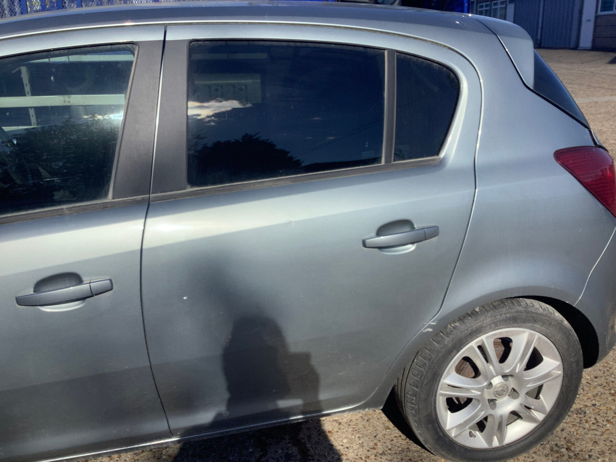 VAUXHALL CORSA D PASSENGERS SIDE N/S REAR DOOR IN SILVER LAKE CODE Z179 2006-2014