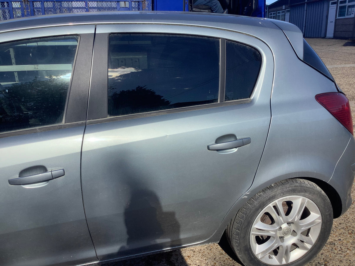 VAUXHALL CORSA D PASSENGERS SIDE N/S REAR DOOR IN SILVER LAKE CODE Z179 2006-2014