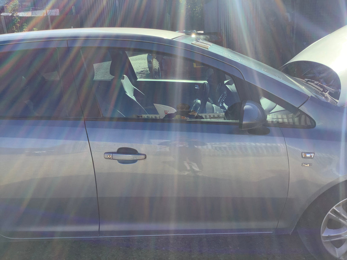VAUXHALL CORSA D DRIVERS SIDE O/S FRONT DOOR IN SILVER LAKE CODE Z179 2006-2014