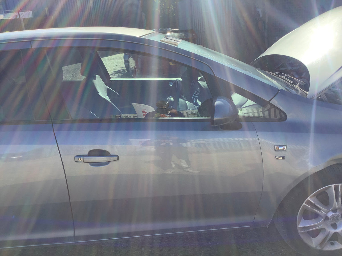 VAUXHALL CORSA D DRIVERS SIDE O/S FRONT DOOR IN SILVER LAKE CODE Z179 2006-2014