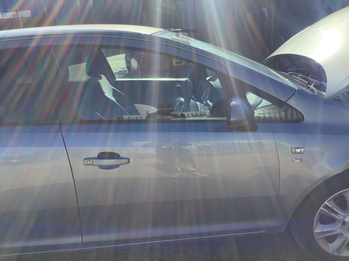 VAUXHALL CORSA D DRIVERS SIDE O/S FRONT DOOR IN SILVER LAKE CODE Z179 2006-2014