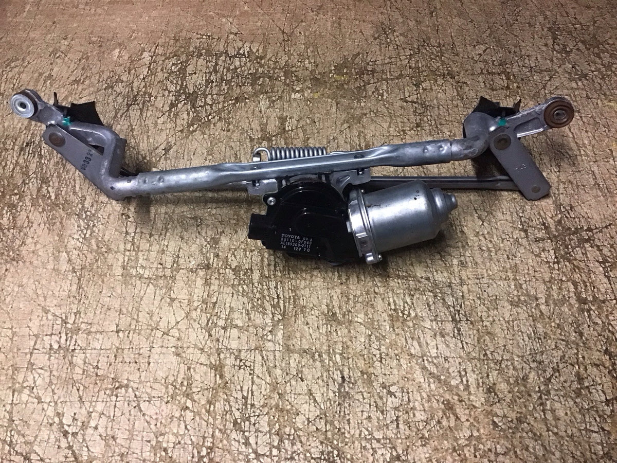 TOYOTA VERSO MK2 WIPER MOTOR AND LINKAGE 85110 0F040 2013 20181