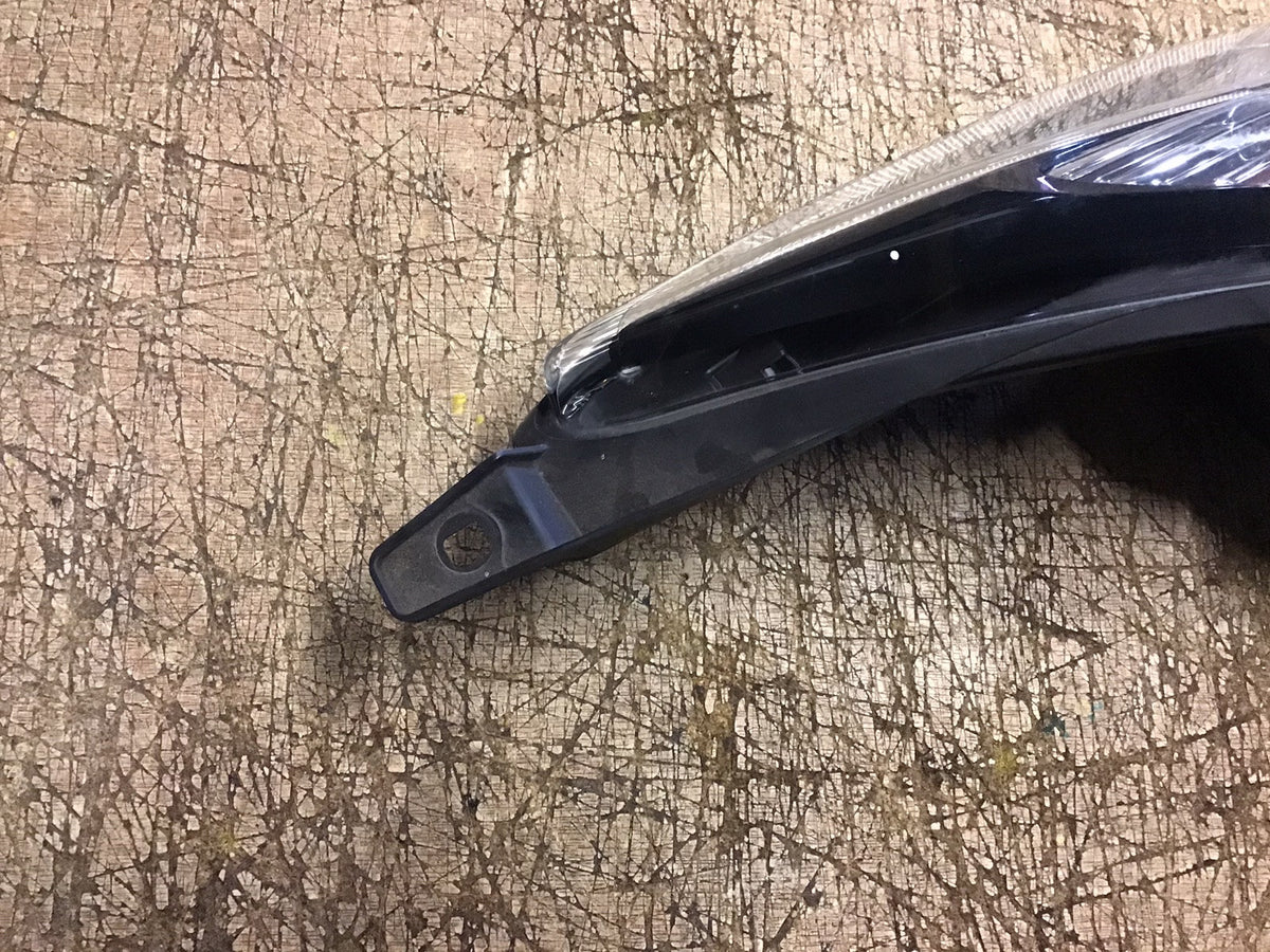 FORD FIESTA MK7 PASSENGER'S SIDE N/S HEADLIGHT 8A61 13W030 BJ 2009 20128
